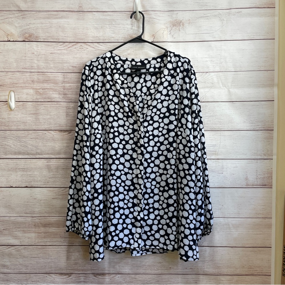 LANE BRYANT TOP IN BLACK AND WHITE POLKA DOTS‎